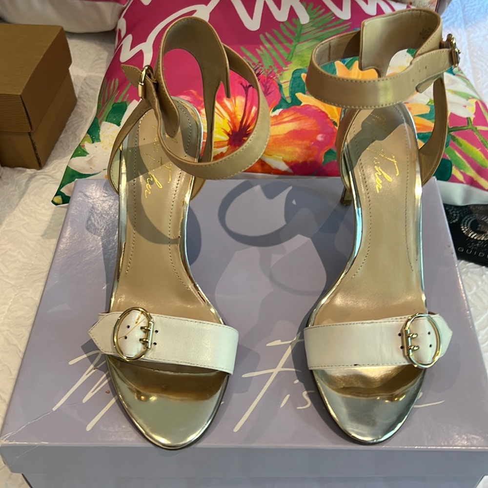 Marc Fisher Gold and white shoes size 7.5